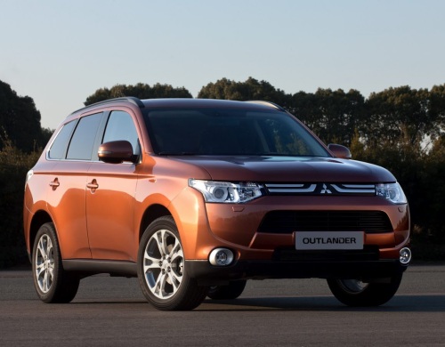 Представлено фото серийного образца Mitsubishi Outlander