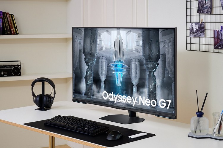 Открыт предзаказ на игровой монитор Samsung Odyssey Neo G7 43″: скидка 220 евро и наушники в подарок